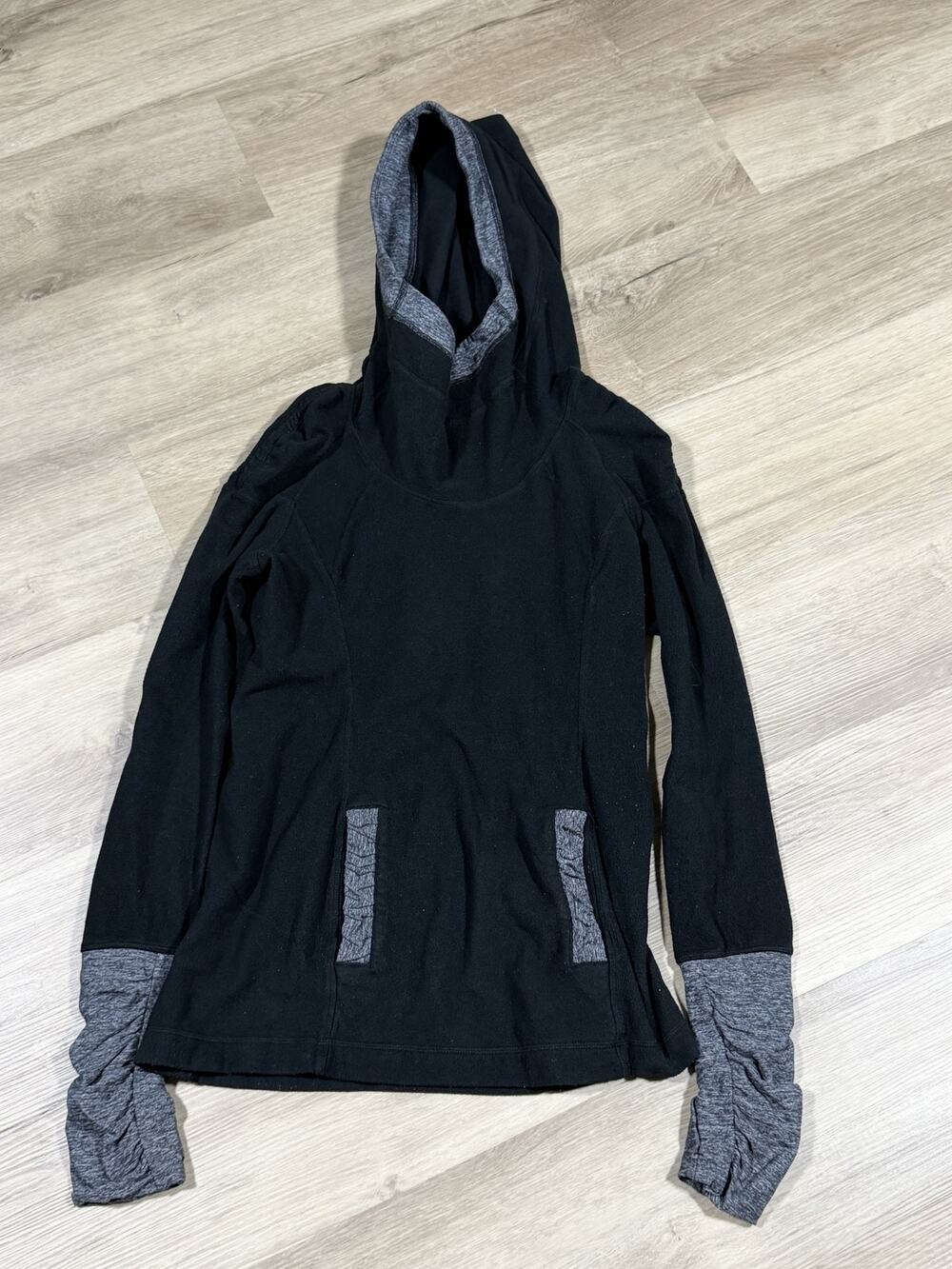 Lululemon Womens Size 6 Black Pullover Hoodie Thumbhole Cuffs Grey Trim Fleece